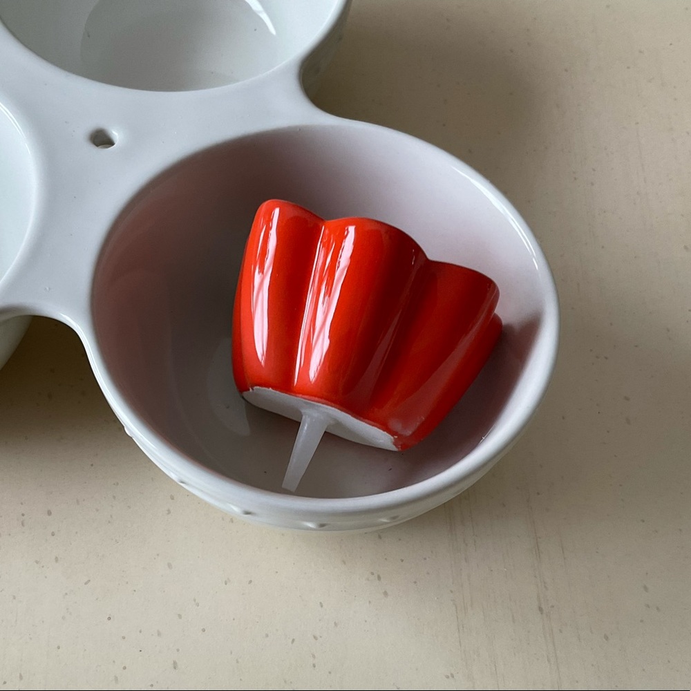Ceramic Red Flower Platter Decor ๐บ - Picture 4 of 4